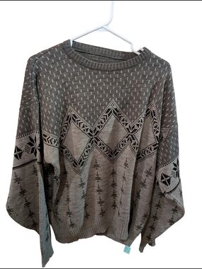 Cozy Patterned Crewneck Sweater - Gray